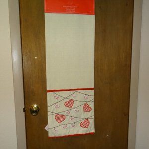 New Ridgefield Home Table Runner w/Heart Design